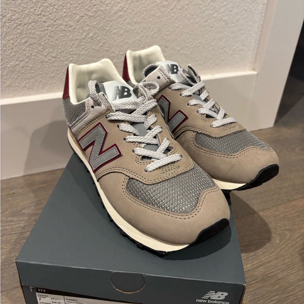 New Balance 574s in brown/maroon - Picture 3 of 6